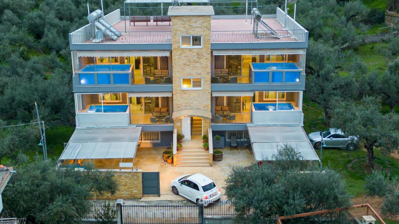 Grand Suites With Private Pools Kalamata Exteriér fotografie