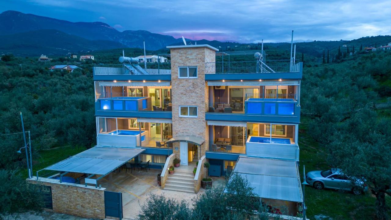 Grand Suites With Private Pools Kalamata Exteriér fotografie