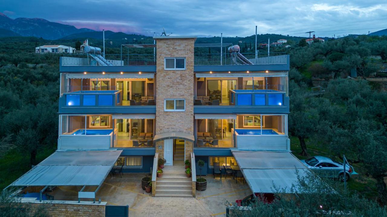 Grand Suites With Private Pools Kalamata Exteriér fotografie