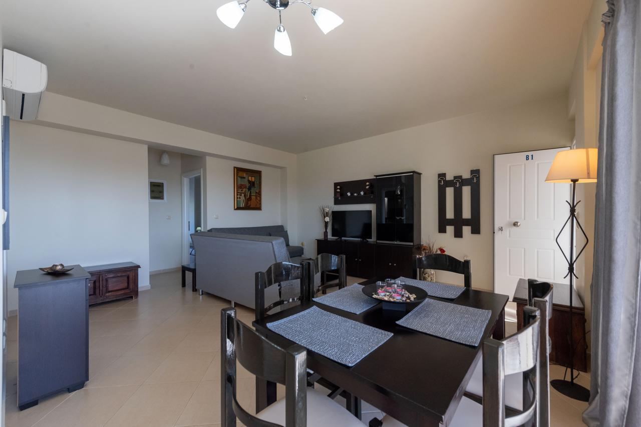 Grand Suites With Private Pools Kalamata Exteriér fotografie