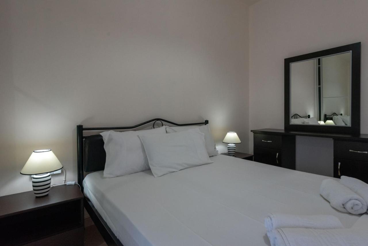 Grand Suites With Private Pools Kalamata Exteriér fotografie