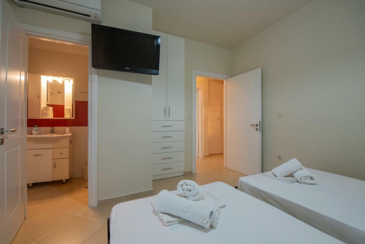 Grand Suites With Private Pools Kalamata Exteriér fotografie