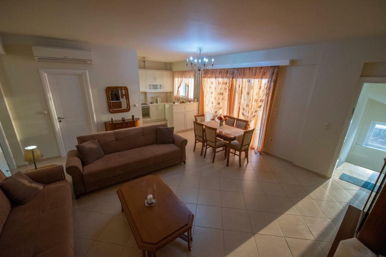 Grand Suites With Private Pools Kalamata Exteriér fotografie